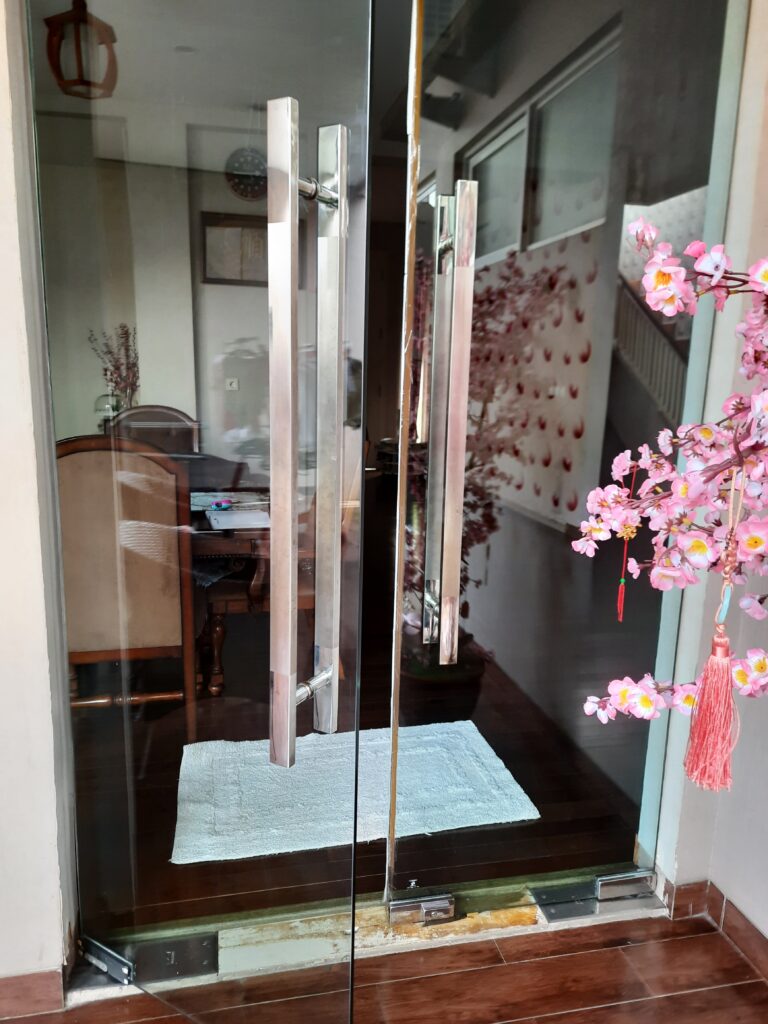 service pintu kaca frameless