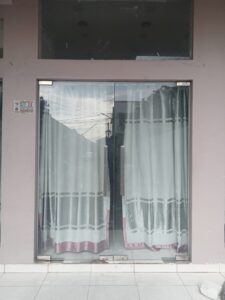 pintu kaca